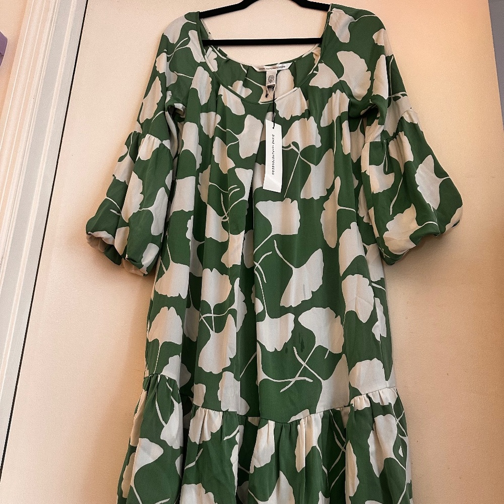 Diane Von Furstenburg Silk Green Gingko Dress with tags